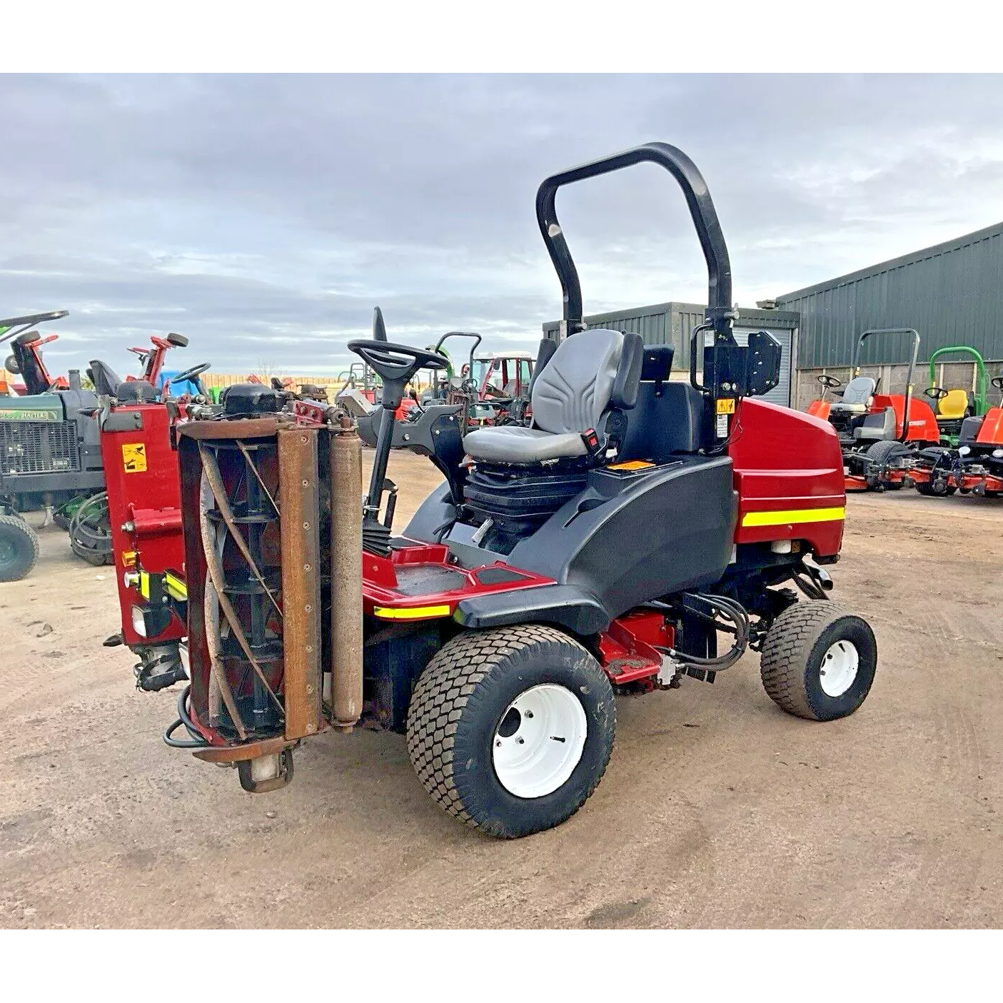 2018 TORO LT3340 TRIPLE CYLINDER RIDE ON LAWN MOWER - 2617 HOURS